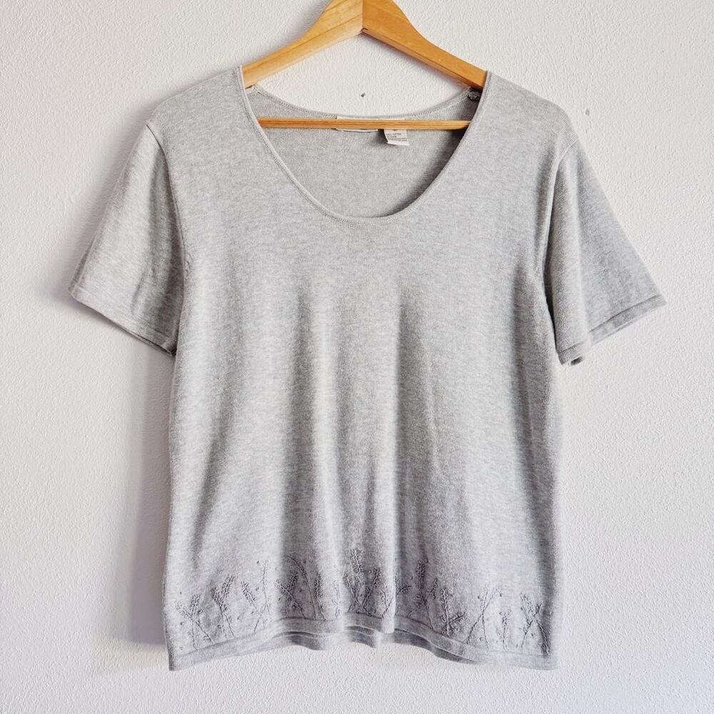 90s vintage grey cotton knit tee with embroidered botanical trim detail